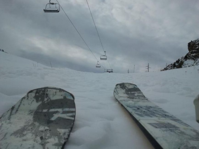  Vues de face des skis 